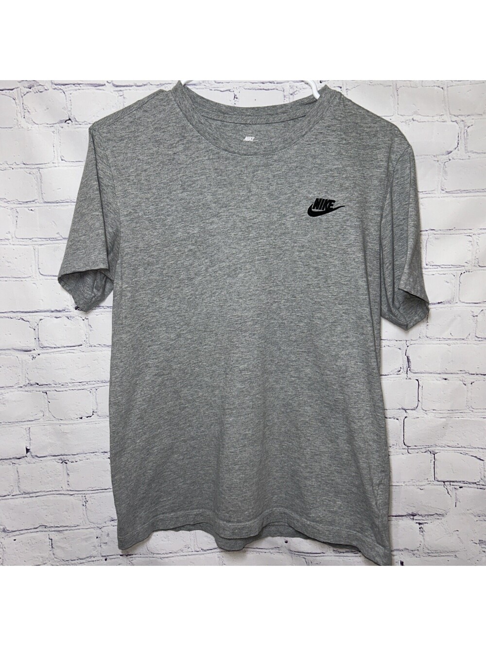 Nike Sportswear Club Men's T-Shirt Gray Short Sleeve Size Small AR4997-064